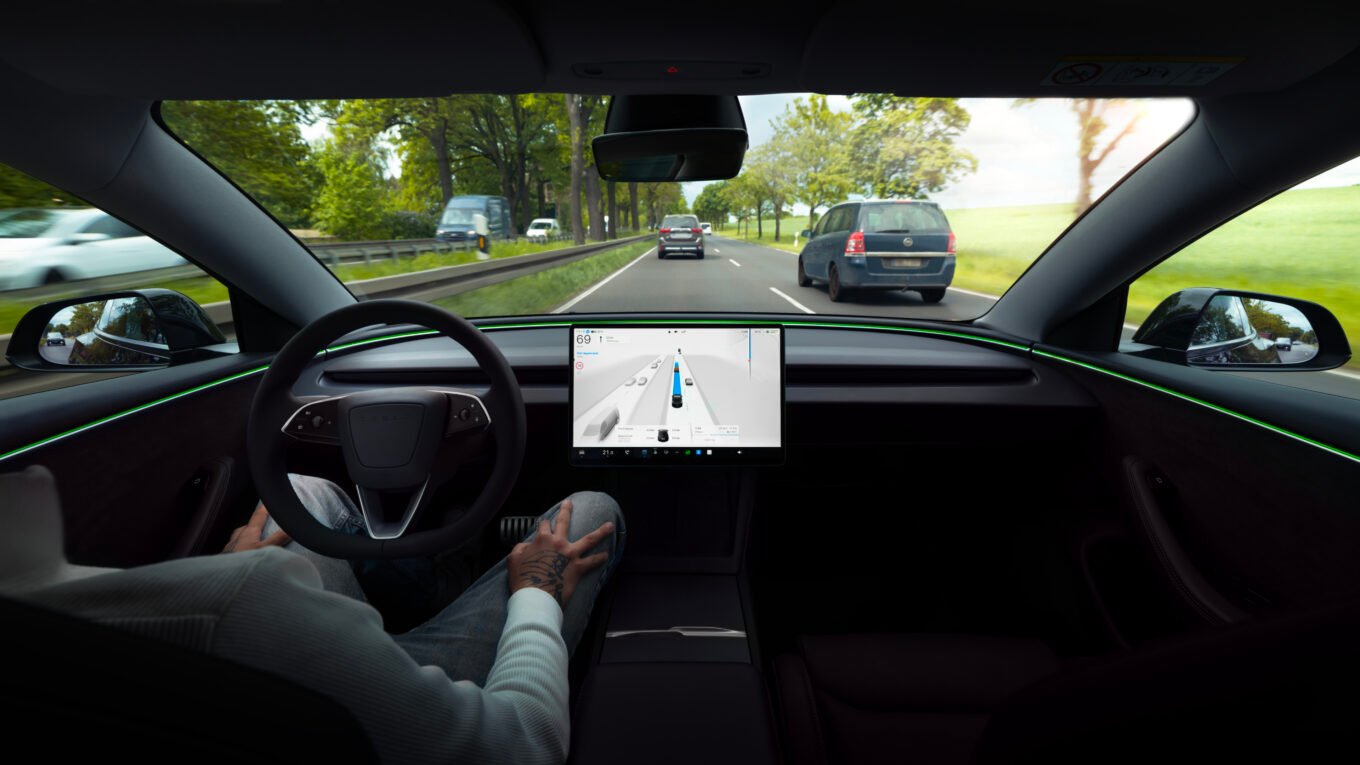 Tesla FSD en France : les essais sont autorisés, qu’est-ce que ça change ?